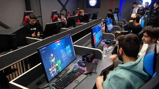 E-Spor Merkezi'nde heyecan dolu turnuva sona erdi