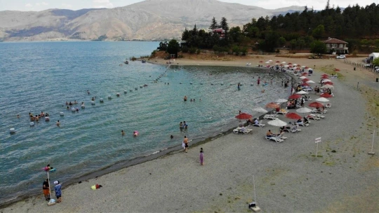 Tatilciler Akdenizi Değil Hazar Gölünü Tercih Etti