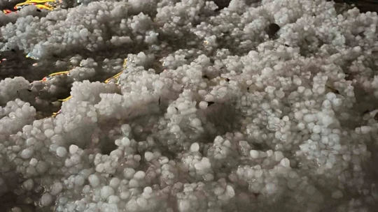 Elazığ'a şiddetli yağış: Rögarlar taştı, alt geçitleri su bastı