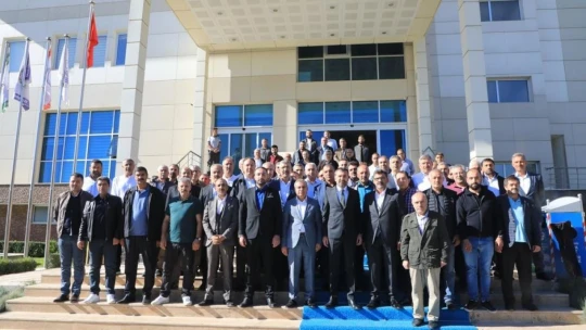 Elazığ Belediyesi çalışanlara yüzde 45 zam yaptı, Başkan Şerifoğulları kapıda çiçeklerle karşılandı