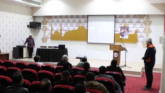 Elazığ Belediyesi çalışanlarına yönelik eğitimler sürüyor