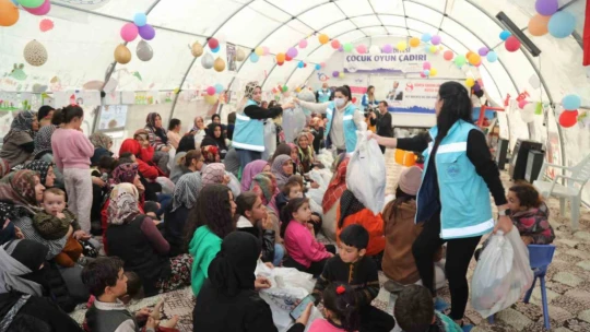 Elazığ Belediyesi depremzede kadınları yalnız bırakmadı