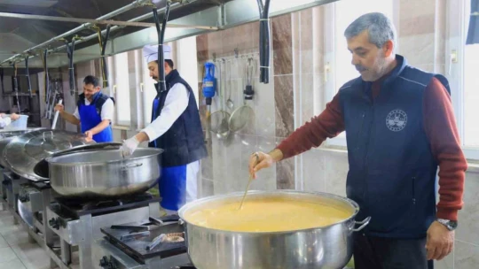 Elazığ Belediyesi'nden deprem bölgesine destek sürüyor