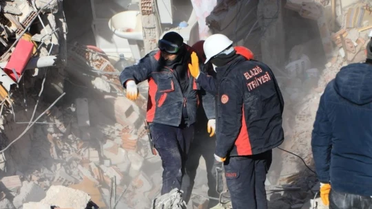 Elazığ Belediyesi'nden deprem bölgesine destek sürüyor