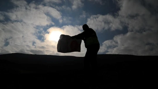 Elazığ Belediyesi, sokak ve yaban hayvanları için yem bıraktı