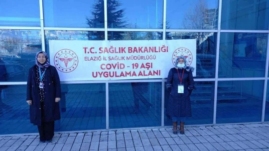 Elazığ Belediyesi ve adliye binasında aşı standı kuruldu