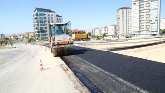 Elazığ Belediyesi Yol Çalışmalarını Sürdürüyor