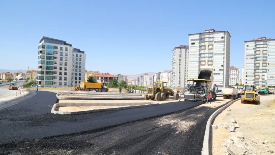 Elazığ Belediyesi Yol Çalışmalarını Sürdürüyor