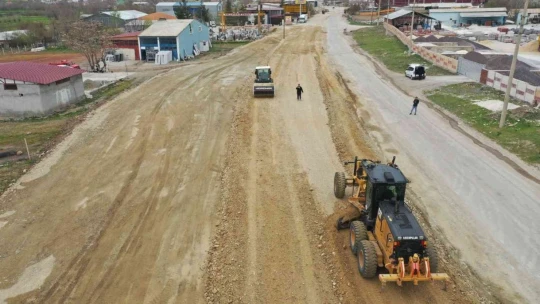 Elazığ Belediyesi yol yapım çalışmalarını sürdürüyor