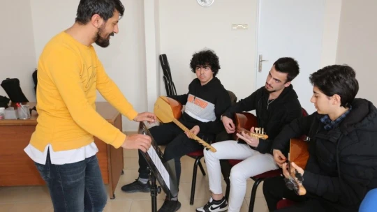 Elazığ Belediyesinden çocuk ve gençlere müzik eğitimi