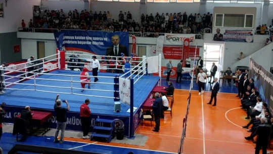 Elazığ Belediyespor'un 3 boksörü çeyrek finalde