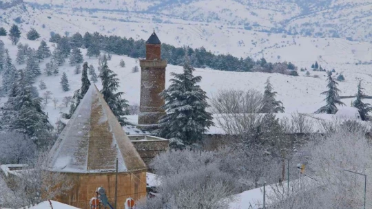 Elazığ beyaza büründü, medeniyetler beşiği Harput'ta kartpostallık görüntüler oluştu