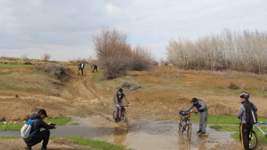 Elazığ Bisiklet Topluluğundan en anlamlı tur: Hem spor yaptılar hem de sokak hayvanlarını beslediler