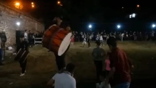 'Davulcu tutulması': 5 davulcunun şovu kameralarda