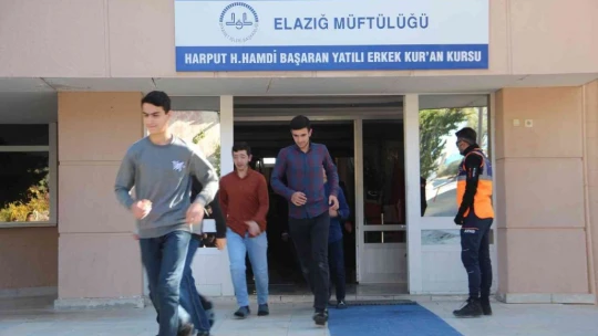 Elazığ'da 'Deprem Anı, Çök Kapan Tutun ve Tahliye' tatbikatı yapıldı