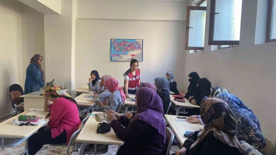 Elazığ'da 'En İyi Narkotik Polisi Anne' projesi