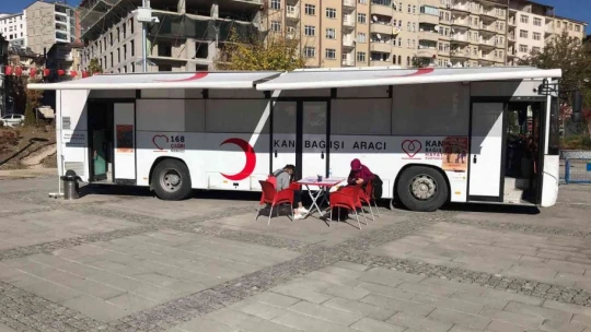 Elazığ'da 'Kızılay Sokağı' ve fotoğraf sergisi açıldı