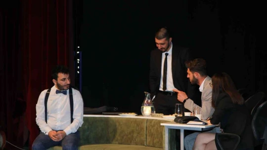Elazığ'da 'Metot' adlı tiyatro oyunu sahnelendi