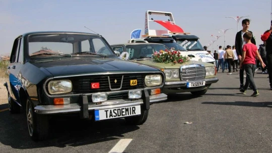 Elazığ'da 'Modifiyeli Araç ve Motosiklet Festivali' renkli görüntülere sahne oldu