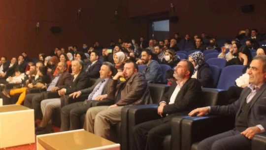 Elazığ'da 'Newiş Newişe' tiyatro oyunu büyük ilgi gördü