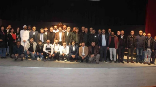 Elazığ'da 'Newiş Newişe' tiyatro oyunu büyük ilgi gördü