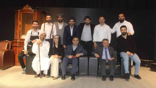 Elazığ'da 'Newiş Newişe' tiyatro oyunu büyük ilgi gördü