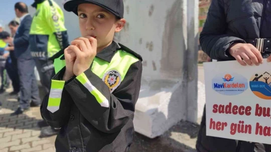 Elazığ'da 'Otizme Mavi Işık Yak' etkinliği