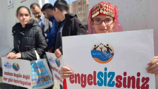Elazığ'da 'Otizme Mavi Işık Yak' etkinliği