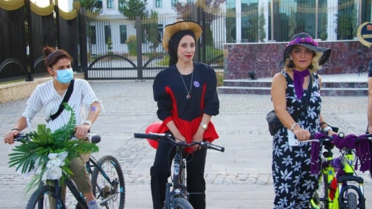 Elazığ'da 'Süslü Kadınlar' Otomobilsiz Kentler Günü için pedal çevirdi