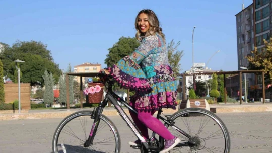 Elazığ'da 'Süslü Kadınlar' Otomobilsiz Kentler Günü için pedal çevirdi