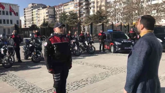 Elazığ'da 'Yunus Timlerinden' gövde gösterisi