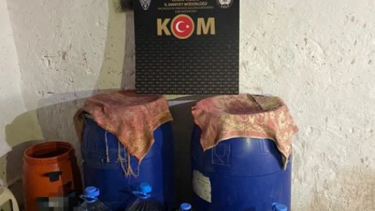 Elazığ'da 'Zincir Operasyonu': Litrelerce sahte içki ele geçirildi