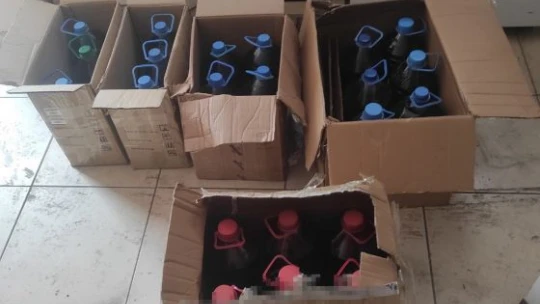 Elazığ'da 'Zincir Operasyonu': Litrelerce sahte içki ele geçirildi