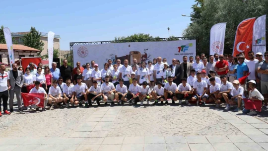 Elazığ'da 115 tenisçinin katılımıyla ilk ulusal tenis turnuvasının startı verildi