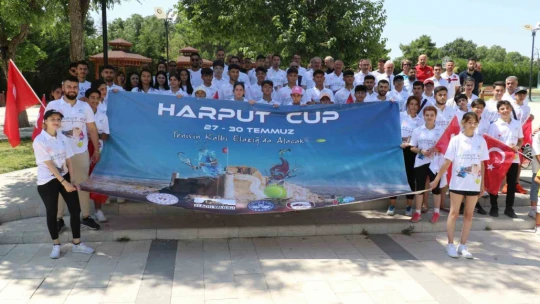 Elazığ'da 115 tenisçinin katılımıyla ilk ulusal tenis turnuvasının startı verildi