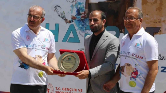 Elazığ'da 115 tenisçinin katılımıyla ilk ulusal tenis turnuvasının startı verildi