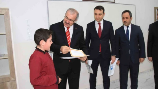 Elazığ'da 129 bin öğrenci karne heyecanı yaşadı