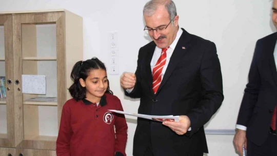 Elazığ'da 129 bin öğrenci karne heyecanı yaşadı
