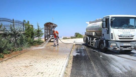 Elazığ'da 15 Temmuz öncesi şehit mezarlıkları temizlendi