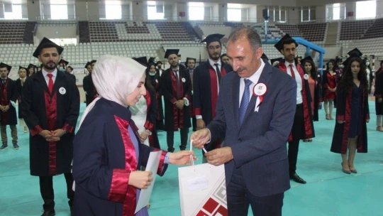 Elazığ'da 155 Doktor Adayı Kep Attı