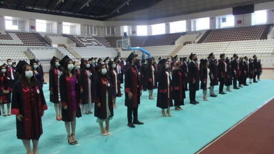 Elazığ'da 155 Doktor Adayı Kep Attı