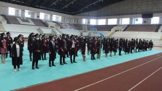 Elazığ'da 155 Doktor Adayı Kep Attı