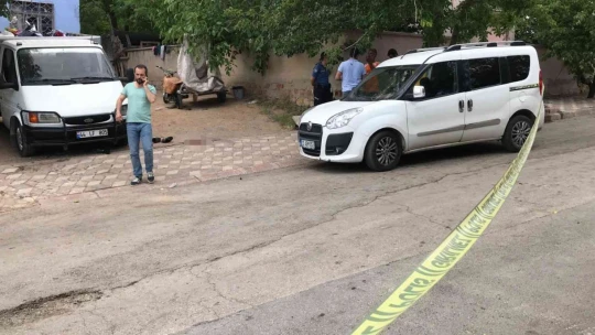 Elazığ'da 16 yaşındaki çocuk, akranını silahla başından vurdu