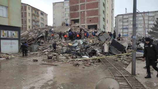 Elazığ'da 2 kişinin öldüğü apartmanının çökmeden önceki fotoğrafları ortaya çıktı