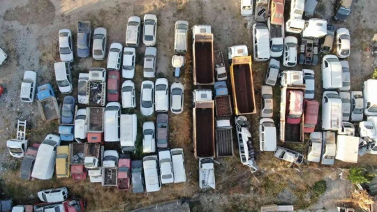 Elazığ'da 25 milyonluk servet, araç mezarlığında göz göre göre çürüyor