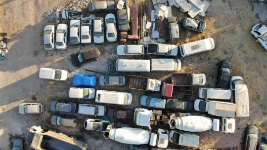 Elazığ'da 25 milyonluk servet, araç mezarlığında göz göre göre çürüyor