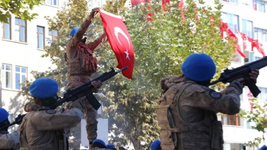 Elazığ'da 29 Ekim Cumhuriyet Bayramında JÖH'lerin gösterisi nefes kesti