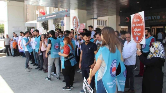 Elazığ'da 3 doktor darp edildi, meslektaşları olayı kınadı