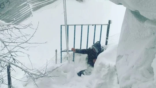 Elazığ'da 30 haneli köy, kar altında kaldı