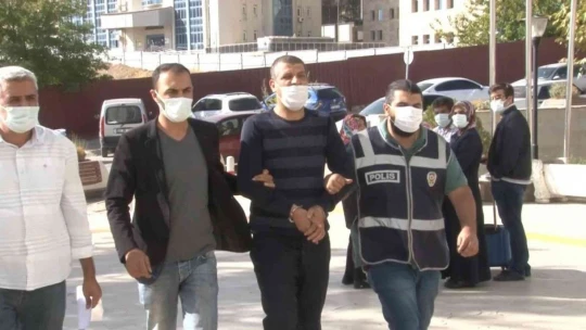 Elazığ'da 4 saatte 3 aracı kundaklayan şüpheli, adliyeye sevk edildi
